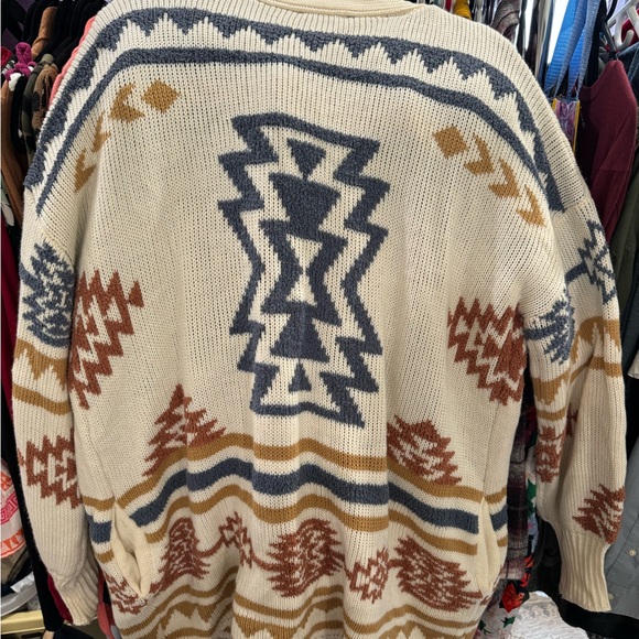 Shop Impressions Aztec Sweater - Picture 2 of 2